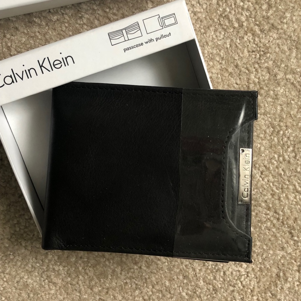 NWT Calvin Klein men’s wallet